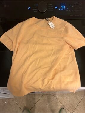 Women’s Short-Sleeve cashmere sweater in Peach